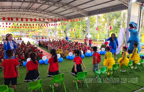 Trẻ mầm non Trường An Lâm sôi nổi tham gia Ngày hội tiếng Anh