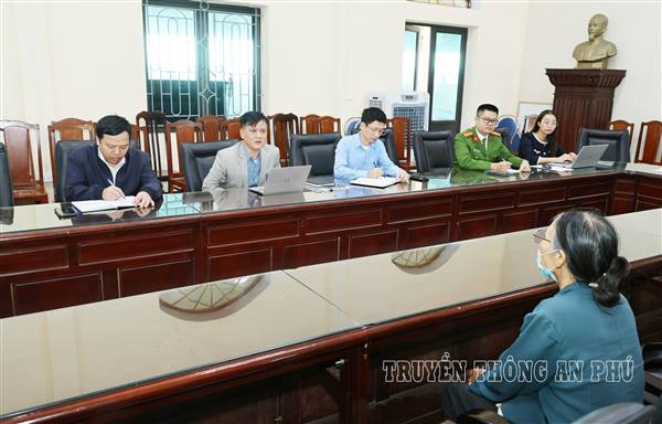 Đồng chí Chủ tịch UBND xã An Phú tiếp công dân định kỳ