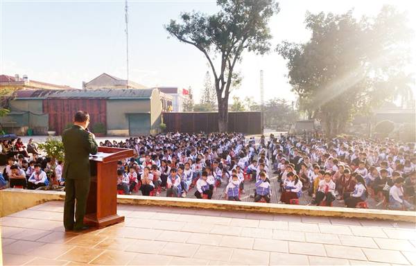 Hội Cựu chiến binh xã An Phú nói chuyện truyền thống cho thế hệ trẻ