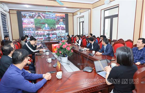 Cán bộ, đảng viên xã An Phú tham dự Hội nghị trực tuyến tổng kết công tác phòng, chống tham nhũng, lãng phí, tiêu cực nhiệm kỳ Đại hội XIII của Đảng