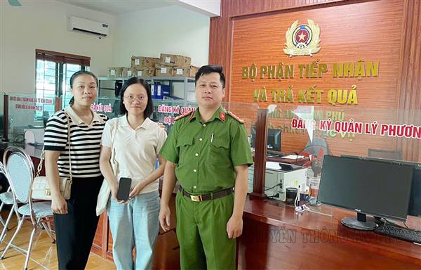 Công an xã An Phú hỗ trợ người dân chuyển khoản nhầm 100 triệu đồng nhận lại tiền