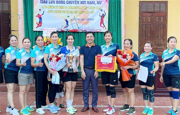 Giải bóng chuyền hơi chào mừng Đại hội Đảng bộ xã lần thứ Nhất