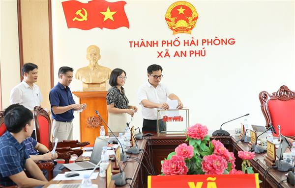 Giới thiệu đại biểu đại diện Đảng bộ xã dự Đại hội đại biểu Đảng bộ thành phố nhiệm kỳ 2025 - 2030