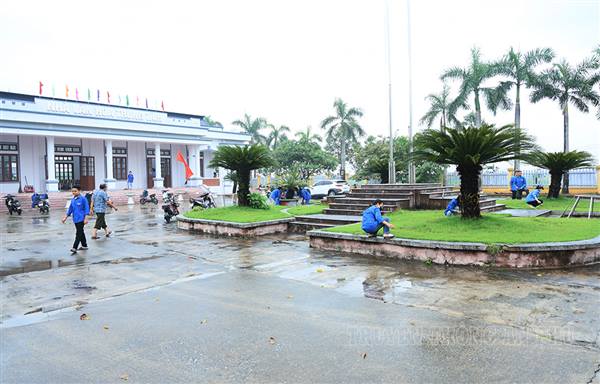 MTTQ và các đoàn thể chính trị-xã hội xã An Phú tổng dọn vệ sinh khu trung tâm văn hóa xã chào mừng Đại hội đại biểu Đảng bộ xã lần thứ I, nhiệm kỳ 2025-2030