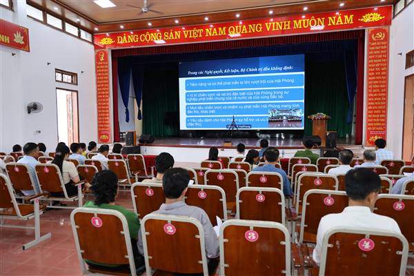 Hội nghị Báo cáo viên cấp thành phố tháng 8/2025