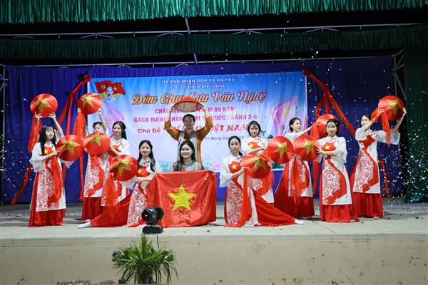 Sôi nổi đêm giao lưu văn nghệ chào mừng Quốc khánh 2/9