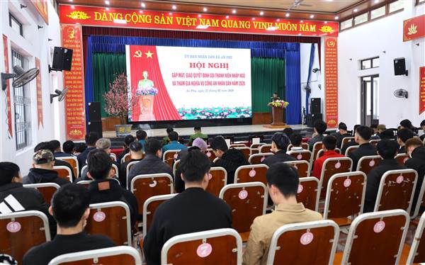 Xã An Phú gặp mặt, giao quyết định gọi công dân nhập ngũ và tham gia nghĩa vụ Công an nhân dân năm 2026