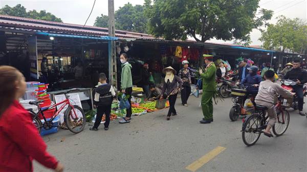 Tăng cường bảo đảm trật tự đô thị và an toàn giao thông khu vực chợ dịp Tết Nguyên đán Bính Ngọ 2026