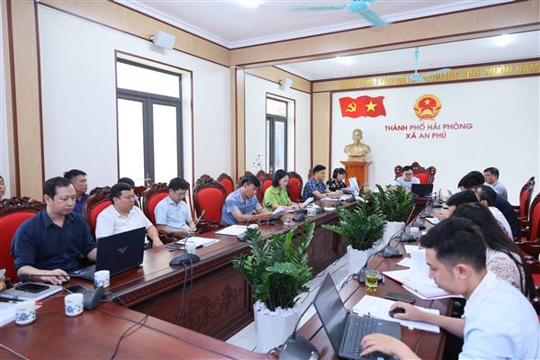 Thường trực Đảng ủy xã An Phú  nghe và cho ý kiến vào nhiều nội dung quan trọng