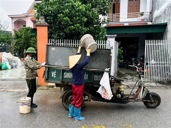 Phân loại rác tại nguồn, giữ xanh làng quê An Phú