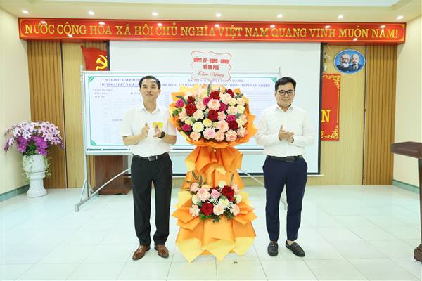 Lãnh đạo xã An Phú thăm, động viên các Hội đồng thi tốt nghiệp THPT năm 2026