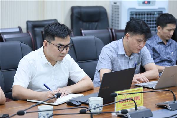 Đồng chí Bí thư Đảng ủy, Chủ tịch HĐND và đồng chí Chủ tịch UBND xã tiếp công dân