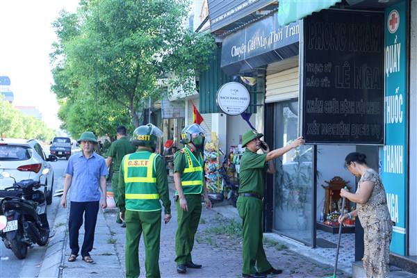Xã An Phú tiếp tục ra quân tuyên truyền, kiểm tra, giải tỏa vi phạm hành lang an toàn giao thông
