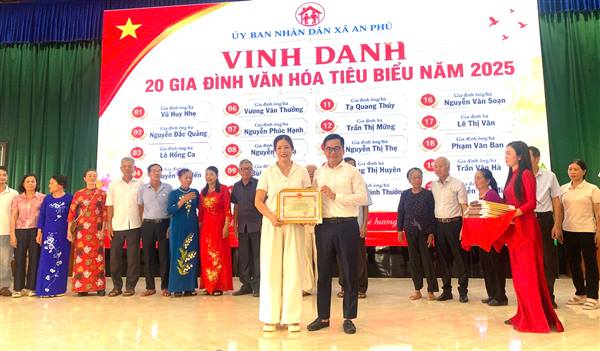 Xã An Phú tuyên dương, khen thưởng 20 gia đình văn hóa tiêu biểu năm 2025