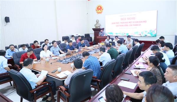 Đảng ủy xã An Phú tổ chức Hội nghị quán triệt, triển khai các văn bản mới của Trung ương, Thành ủy và Đảng ủy xã