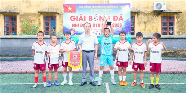 Đội bóng U10 thôn An Đoài giành ngôi vô địch giải U10 xã An Phú
