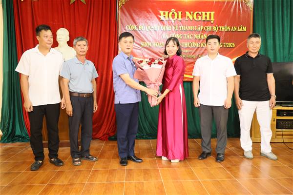 Đồng chí Chủ tịch UBND xã dự kỳ sinh hoạt đầu tiên tại chi bộ thôn An Lâm sau sáp nhập