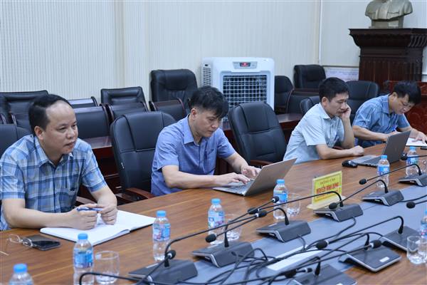 Đồng chí Chủ tịch UBND xã tiếp dân định kỳ