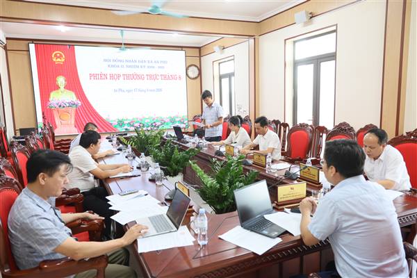 Thường trực HĐND xã tổ chức phiên họp tháng 8, cho ý kiến một số nội dung quan trọng thuộc thẩm quyền