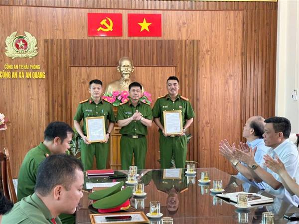 CÔNG AN XÃ AN QUANG CÔNG BỐ CÁC QUYẾT ĐỊNH VỀ CÔNG TÁC CÁN BỘ