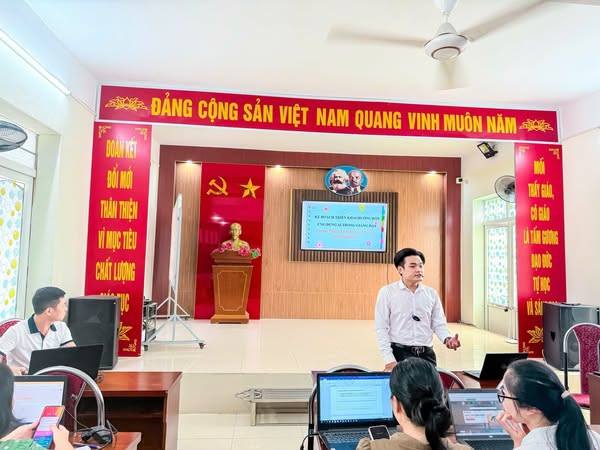 TRƯỜNG TIỂU HỌC QUỐC TUẤN TỔ CHỨC LỚP TẬP HUẤN ỨNG DỤNG AI TRONG GIẢNG DẠY – BƯỚC TIẾN MẠNH MẼ TRONG CHUYỂN ĐỔI SỐ