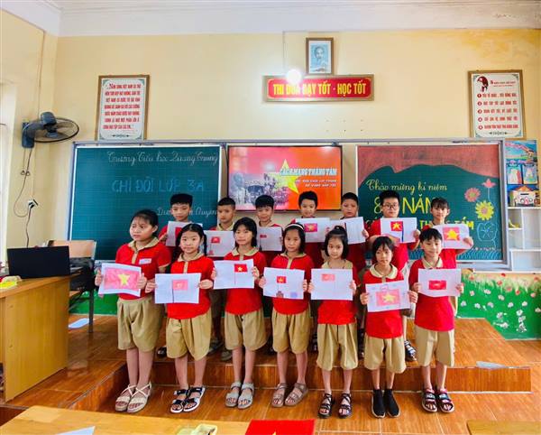 HOẠT ĐỘNG TUYÊN TRUYỀN KỶ NIỆM CÁCH MẠNG THÁNG TÁM THÀNH CÔNG (19/8/1945 - 19/8/2025) TẠI TRƯỜNG TIỂU HỌC QUANG TRUNG