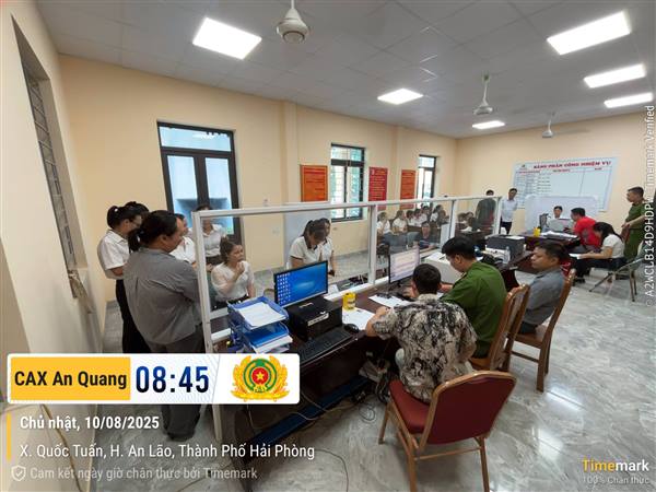Đảng bộ xã An Quang tích cực phấn đấu hoàn thành đổi Thẻ đảng viên trên nền tảng cơ sở dữ liệu quốc gia về dân cư.