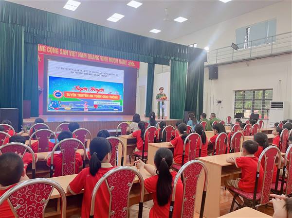 TUYÊN TRUYỀN LUẬT TRẬT TỰ AN TOÀN GIAO THÔNG ĐƯỜNG BỘ