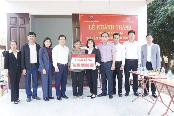 XÃ AN THÀNH BÀN GIAO NHÀ MÁI ẤM NÔNG DÂN CHO HỘI VIÊN NÔNG DÂN NGHÈO