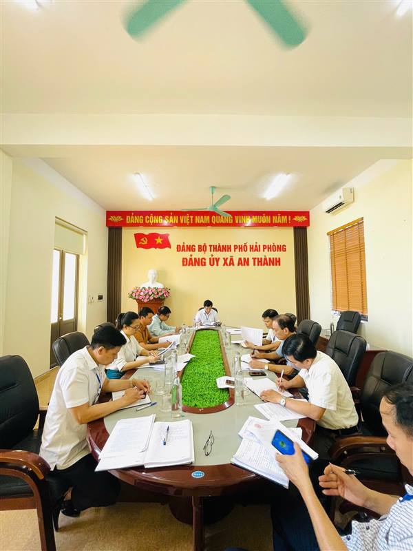 Thường trực HĐND xã họp phiên thường kỳ tháng 7