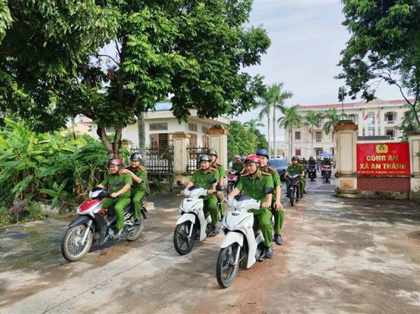 CÔNG AN XÃ RA QUÂN TẤN CÔNG TRẤN ÁP TỘI PHẠM