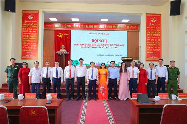 XÃ AN THÀNH CÔNG BỐ CÁC QUYẾT ĐỊNH VỀ CÔNG TÁC TỔ CHỨC, CÁN BỘ 