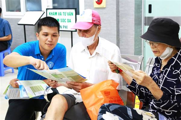 Khám chữa bệnh trái tuyến được hưởng 50%