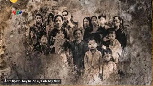 TÌM THÔNG TIN THÂN NHÂN QUA TẤM ẢNH GIA ĐÌNH TRONG MỘ LIỆT SĨ HY SINH NĂM 1968 TẠI ĐỨC HÒA, TỈNH TÂY NINH