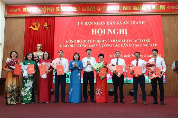 AN THÀNH CÔNG BỐ CÁC QUYẾT ĐỊNH VỀ SẮP XẾP, KIỆN TOÀN CÁC TRƯỜNG HỌC TRÊN ĐỊA BÀN XÃ