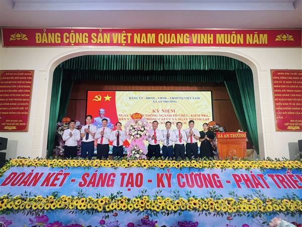 XÃ AN TRƯỜNG TỔ CHỨC TIẾP XÚC KỶ NIỆM NGÀY TRUYỀN THỐNG CÁC NGÀNH XÂY DỰNG ĐẢNG, VĂN PHÒNG CẤP ỦY VÀ NGÀY THÀNH LẬP HỘI NÔNG DÂN VIỆT NAM