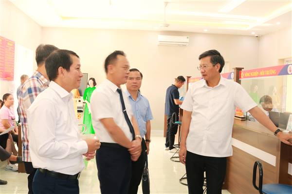 ĐỒNG CHÍ LÊ ANH QUÂN, PHÓ CHỦ TỊCH THƯỜNG TRỰC THÀNH PHỐ KIỂM TRA TIẾN ĐỘ DỰ ÁN SÂN GOLF HẢI PHÒNG SAKURA GOLF CLUB VÀ CÔNG TÁC GIẢI NGÂN ĐẦU TƯ CÔNG, CÔNG TÁC GIẢI QUYẾT THỦ TỤC HÀNH CHÍNH CỦA TRUNG TÂM PHỤC VỤ HÀNH CHHINHS CÔNG TẠI XÃ AN TRƯỜNG
