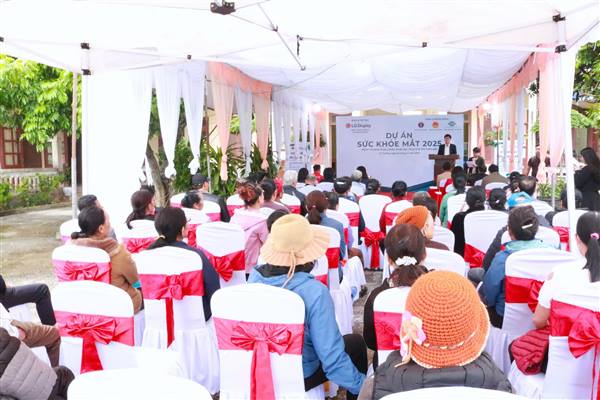 Xã An Trường: Hơn 200 người cao tuổi được khám, tư vấn và phát thuốc miễn phí chăm sóc sức khỏe mắt