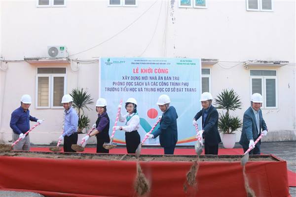 LỄ KHỞI CÔNG XÂY DỰNG CÁC CÔNG TRÌNH PHỤ TRỢ TẠI TRƯỜNG TIỂU HỌC BÁT TRANG VÀ TRƯỜNG THCS BÁT TRANG