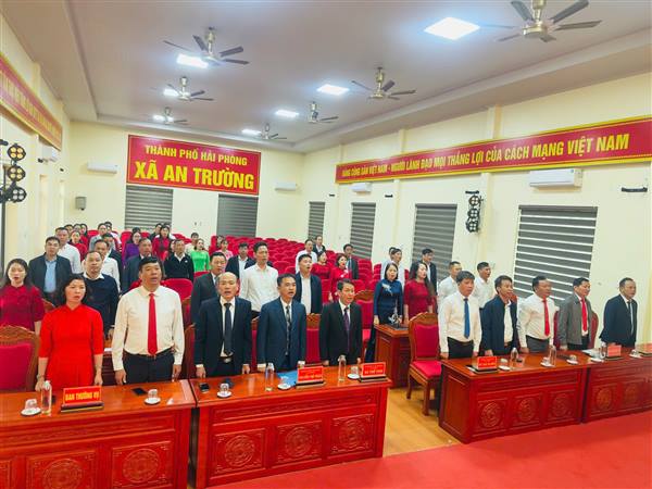 ĐẢNG UỶ - HĐND - UBND - UBMTTQ XÃ AN TRƯỜNG TỔ CHỨC LỄ CHÀO CỜ THÁNG 12 - LỄ CHÀO CỜ CUỐI CÙNG CỦA NĂM 2025