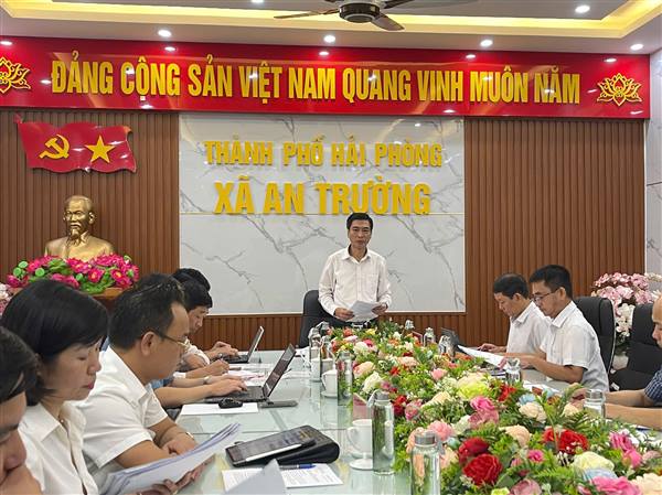 Đồng chí Lê Văn Hiệu, Phó Bí thư Thành uỷ, Chủ tịch HĐND 

Thành phố làm việc tại xã An Trường