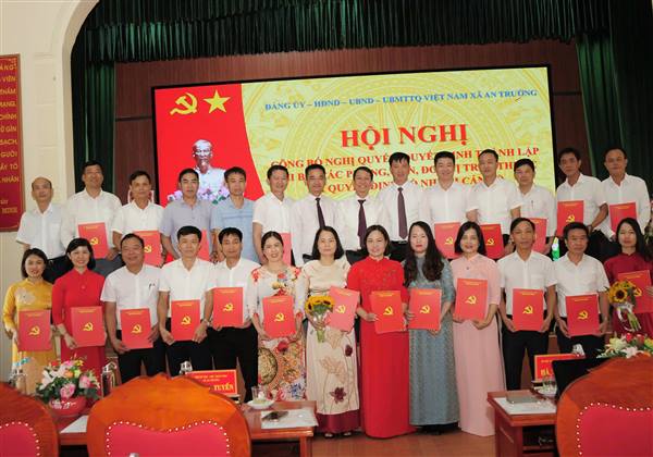 Ngày 03/7/2025 Đảng ủy xã An Trường công bố và trao quyết định cho các đồng chí Ủy viên Ban Thường vụ, Ủy viên Ban Chấp hành Đảng bộ và các ban xây dựng đảng xã An Trường