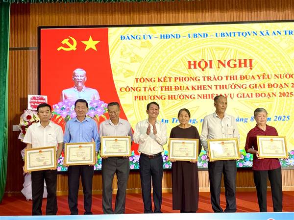 HỘI NGHỊ TUYÊN DƯƠNG ĐIỂN HÌNH TIÊN TIẾN XÃ AN TRƯỜNG - TIẾP TỤC PHÁT HUY PHONG TRÀO THI ĐUA YÊU NƯỚC GIAI ĐOẠN 2025 - 2030
