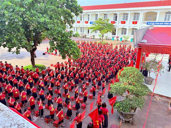 TRƯỜNG TIỂU HỌC TRƯỜNG THỌ TỔ CHỨC LỄ CHÀO CỜ ĐẶC BIỆT: VINH DANH QUÁ KHỨ - HƯỚNG TỚI TƯƠNG LAI