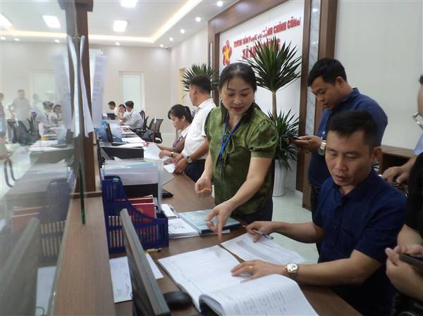 ĐOÀN CÔNG TÁC THÀNH PHỐ KIỂM TRA CÔNG TÁC CẢI CÁCH HÀNH CHÍNH TẠI XÃ AN TRƯỜNG