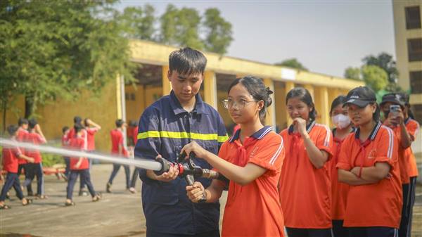 HỌC SINH TRƯỜNGTHCS BÁT TRANG THAM GIA TẬP HUẤN PHÒNG CHÁY CHỮA CHÁY
