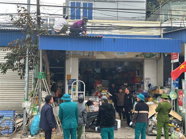 XÃ AN TRƯỜNG TIẾP TỤC RA QUÂN TỔNG DỌN HÀNH LANG AN TOÀN GIAO THÔNG, CHỈNH TRANG VỆ SINH MÔI TRƯỜNG