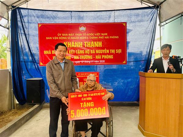 KHÁNH THÀNH NHÀ ĐẠI ĐOÀN KẾT TRAO TẶNG HỘ BÀ NGUYỄN THỊ SỢI, THÔN HÒA GIANG, XÃ AN TRƯỜNG