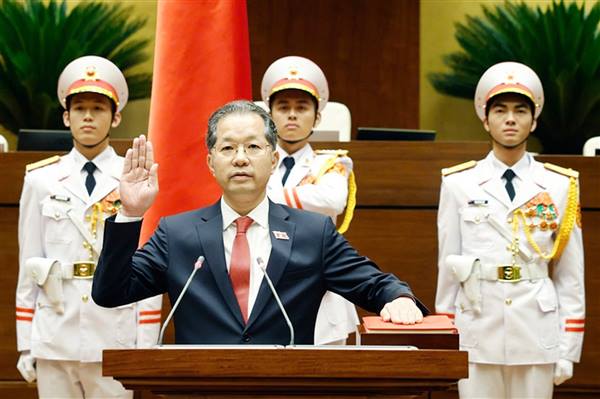 Quốc hội thông qua Nghị quyết bầu đồng chí Nguyễn Văn Quảng giữ chức Chánh án Tòa án nhân dân tối cao