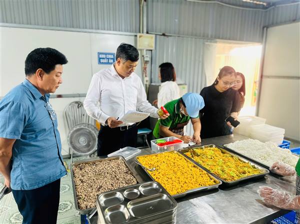 An Trường giám sát công tác an toàn thực phẩm tại bếp ăn bán trú các trường Mầm non